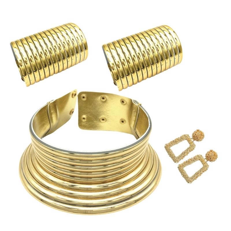 Ethnic Contemporary Fashion - Elegantes Tribal-inspiriertes Schmuckset mit langen Ringen.
